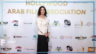 على السجادة الحمراء.. منى زكي في مهرجان هوليود السينمائي للفيلم العربي