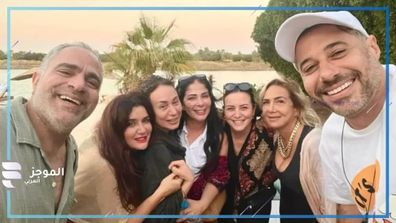 بصورة مع غادة عادل.. منى زكي تتصدر الترند من جديد