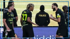 لاعبو الاتحاد يحتفلون بالفوز على النصر